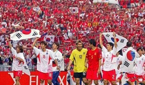 但国足凭借